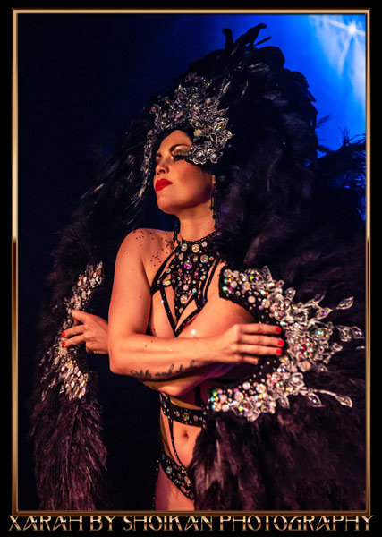 burlesque dancer Xarah von den Vielenregen performs her burlesqueact Evil Night at the Blue Moon Cabaret in Eindhoven photo by Shoikans Photography