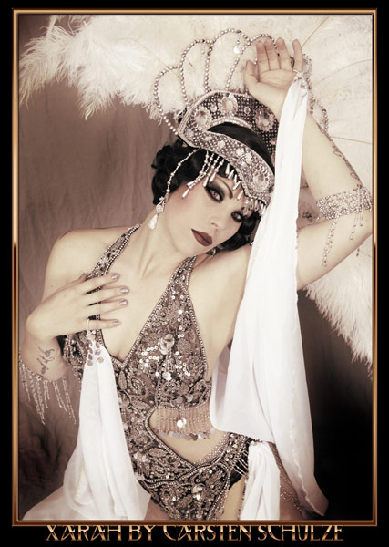 vintage portraiture of silver starlet burlesque show photography burlesque showgirl Xarah von den Vielenregen by Carsten Schulze, Berlin
