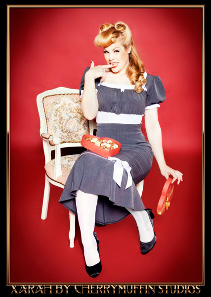 50s Pinup Xarah - sweet cheesecakse style portraiture by Spooky Sally Cherrymuffin studios Berlin- outfit by Pony Maedchen